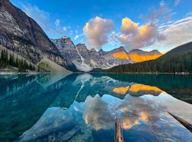 Moraine Lake sunrise tour from Canmore-Banff