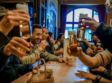 Kölsch beer tasting tour in Cologne Old Town