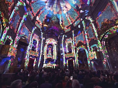 Spiritus-Licht- und Tonshow in der Clérigos-Kirche in Porto