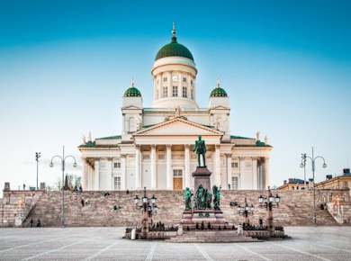 90-minute Helsinki photo walk with local expert guide