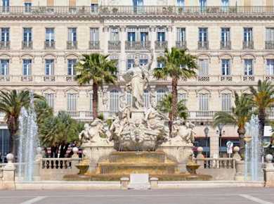 Guided walking tour around Toulon with a local guide