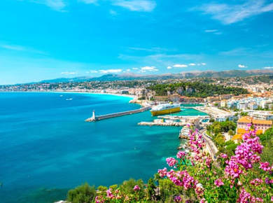 Guided tour around Nice's iconic landmarks with a local