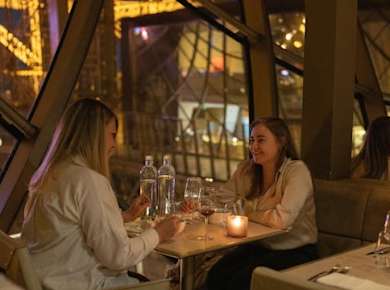 Abendessen in der Madame Brasserie im Pariser Eiffelturm