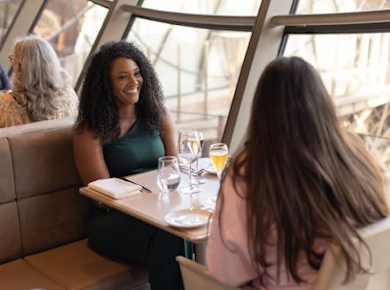 Stadtrundfahrt "Best of Paris" mit Mittagessen auf dem Eiffelturm und Seine-Kreuzfahrt