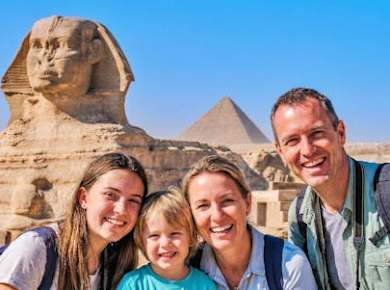 Das neue Grand Museum, die Pyramiden von Gizeh und die Große Sphinx – eine Tour auf der Straße ab Hurghada