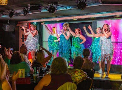 Music Hall Taverne mit Transfer