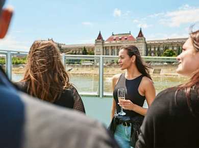 Brunch und Schifffahrt auf der Donau mit Prosecco