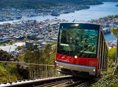 Mostraumen-Kreuzfahrt, historischer Stadtrundgang und Flöyen-Seilbahnführung