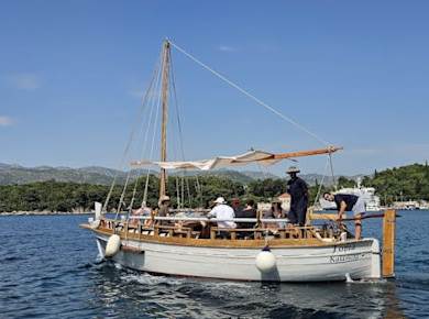 Half-day boat tour to the Elaphiti Islands with Blue Cave visit