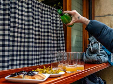 Bilbao: Kulinarische Tour mit Pintxos und Getränken mit einem Einheimischen