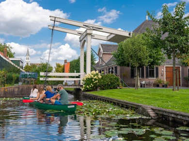 2-stündige Kanutour durch Waterland mit einem lokalen Tourguide