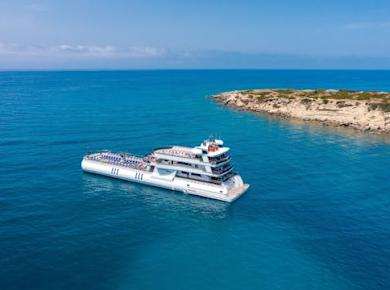 Paphos Ocean Vision Bootsfahrt am Abend mit Show und Transfer