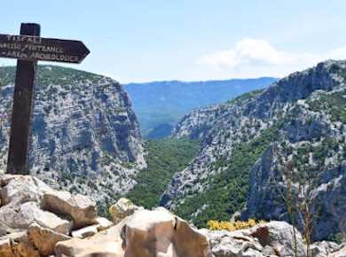 Trekking im Dorf Tiscali von Su Gologone aus