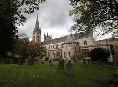 Geisterhafte Audiotour durch die verborgenen Pfade der Kathedrale von Llandaff