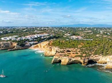 Bootsfahrt bei Sonnenuntergang zur Höhle von Benagil und zum Leuchtturm von Alfanzina