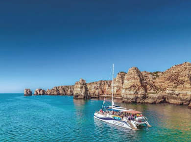 Katamaranfahrt zur Benagil-Höhle mit Brunch ab Vilamoura