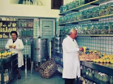 Limoncello factory tour and tasting in Amalfi's centre