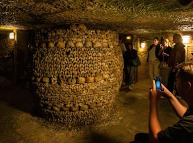 Führung durch die Pariser Katakomben mit Zugang zum Sperrgebiet (Skip-the-line)