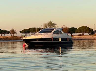 Yachttour auf dem Fluss Tejo in Lissabon mit Getränken und Snacks