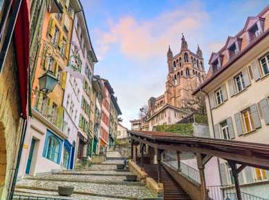 Lausanne walking tour and chocolate tasting with a local