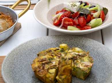 Small-group Greek cooking class in Santorini