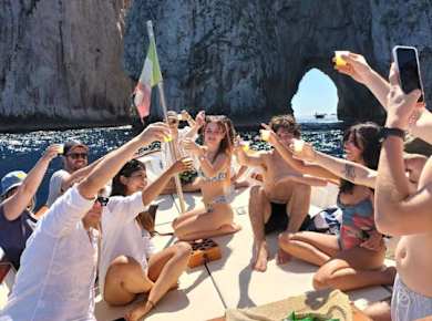 Gemeinsame Bootstour auf Capri mit Limoncello-Verkostung