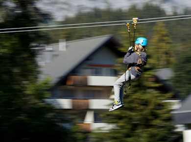 Rocks Park Ticket mit Vertical Drop oder Zipline Erlebnis in Laax