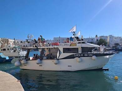 30-minute coastal discovery by boat from Monopoli