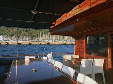 Gulet-Bootsfahrt bei Sonnenuntergang nur für Erwachsene mit Abendessen ab Marmaris, inklusive optionalem Transfer