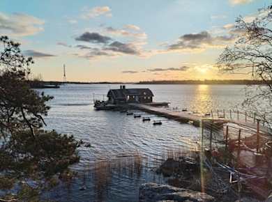Helsinki rustic traditional floating sauna experience