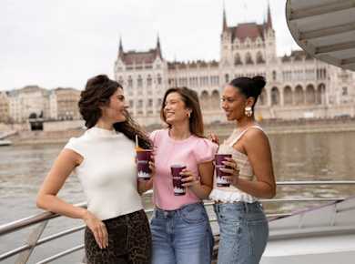 90-minute Margaret Island Loop cruise with refreshments