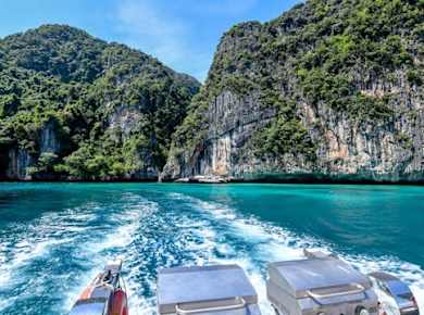 Full-day EARLY Phi Phi and Bamboo Islands by power catamaran from Phuket