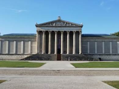 Guided tour with bypass of the queue at the State Antique Collection in Munich