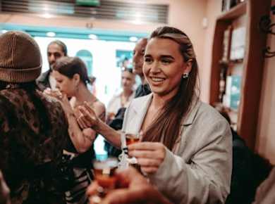 Bar-Tour durch Krakau mit einer Stunde Open Bar und Karaoke