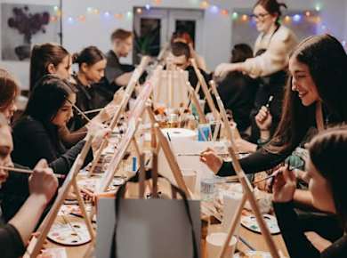 „Sip and Paint“-Workshop in Krakau mit Wein und Prosecco so viel man möchte