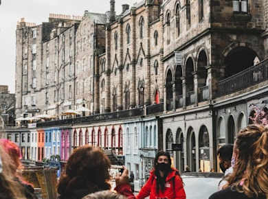 Der ultimative Reiseführer für Edinburgh mit einem französischsprachigen Tourguide