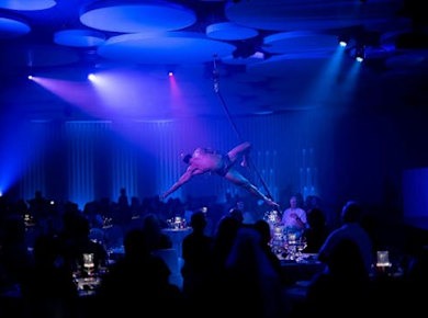 „Scandal Dinner Show“ – eine sinnliche Reise durch Kunst, Musik und Gastronomie