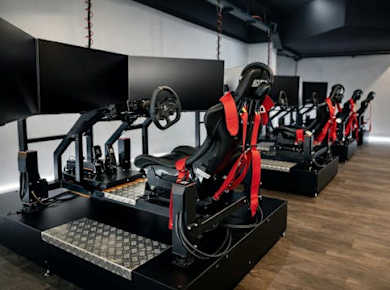 Motion-Rennsimulator-Erlebnis im Simudrom in Wien