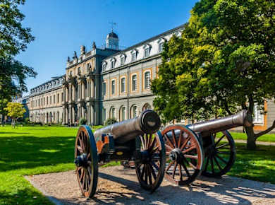 Führung zu militärhistorischen Stätten im Zentrum von Bonn