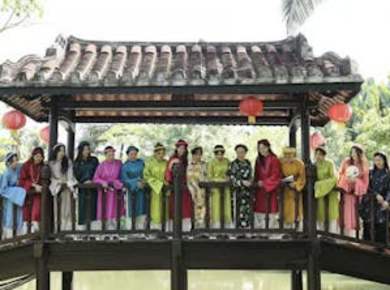 Tourguide durch das Ao-Dai-Museum mit Anprobe, Fotos und Teepause