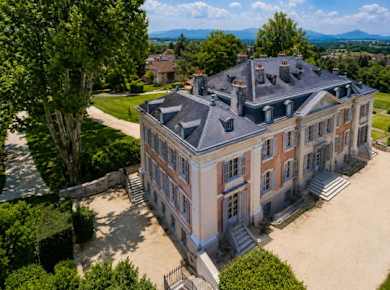 Eintrittskarte für das Château de Voltaire und eine 1-GB-eSIM
