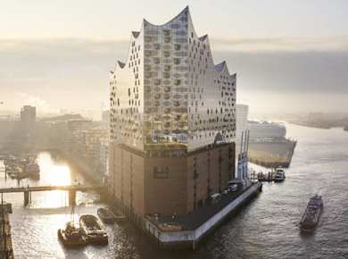 Private Führung durch die Elbphilharmonie Plaza mit Franzbrötchen und Kaffee