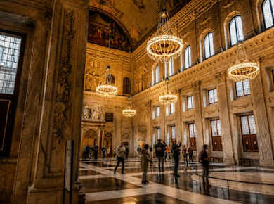 Eintrittskarte für den Königspalast in Amsterdam mit Tourguide und 1 GB eSIM