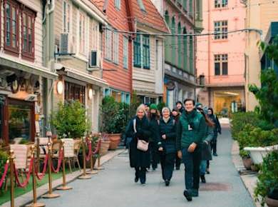 Stadtrundgang durch Bergen – Vergangenheit und Gegenwart – mit einem ortskundigen Tourguide