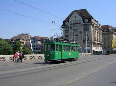Vintage-Straßenbahnrundfahrt durch Basel mit Live-Kommentar