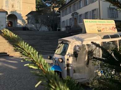 Geführte Tuk-Tuk-Tour in Luzern mit Fondue und Wein