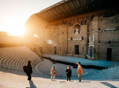 Tourguide durch das antike Theater von Orange und das Kunstmuseum