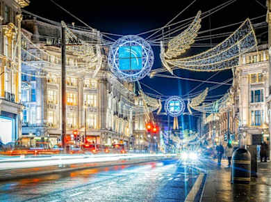Offener Oberdeckbus-Rundfahrt durch Londons Weihnachtsbeleuchtung und einfache Bootsfahrt