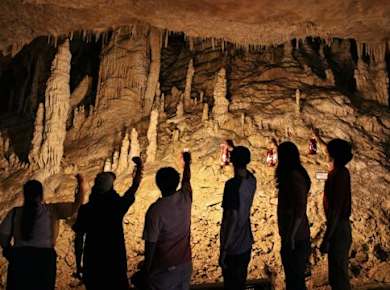 Laternentour durch die Natural Bridge Caverns
