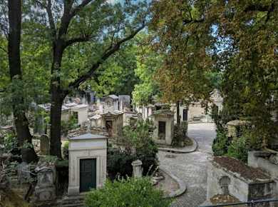 Führung in kleiner Gruppe durch den Friedhof Père Lachaise mit Wein-Apéro
